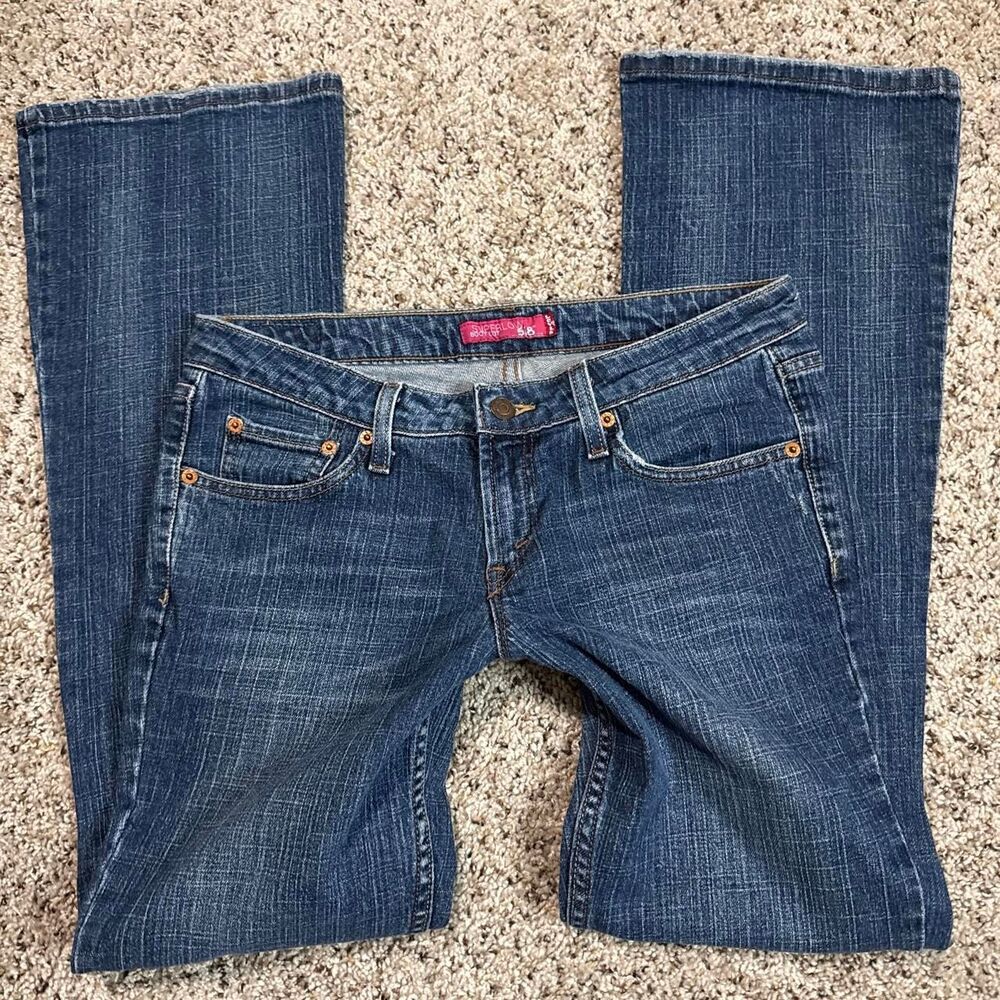 Levi-s Women's Blue and Navy Jeans